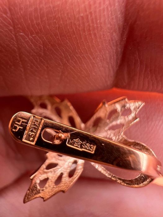 Продам золотые серьги.