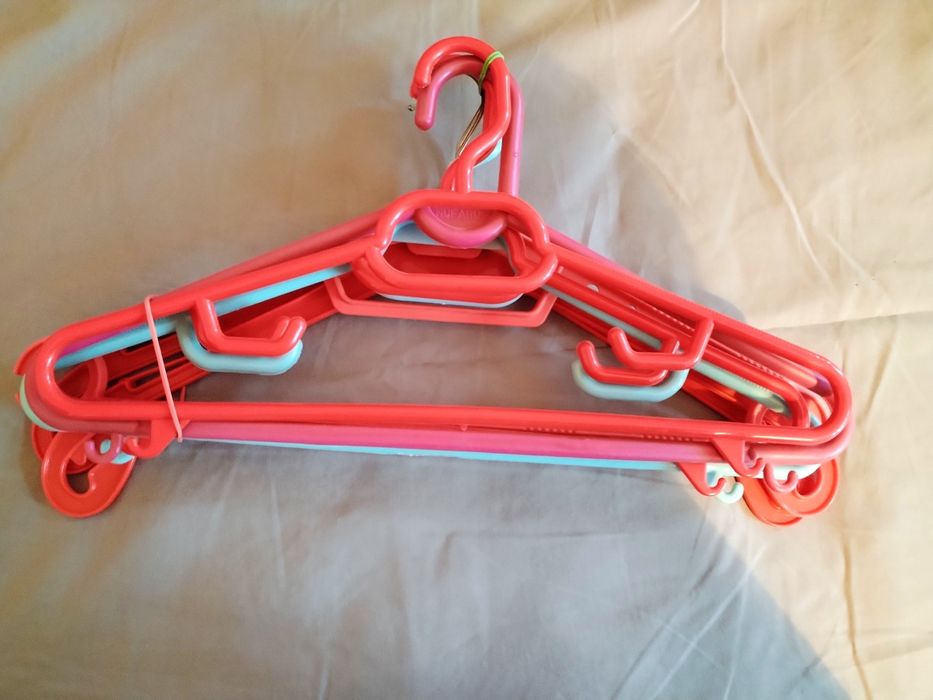 Set 10 + 7 umerașe din plastic