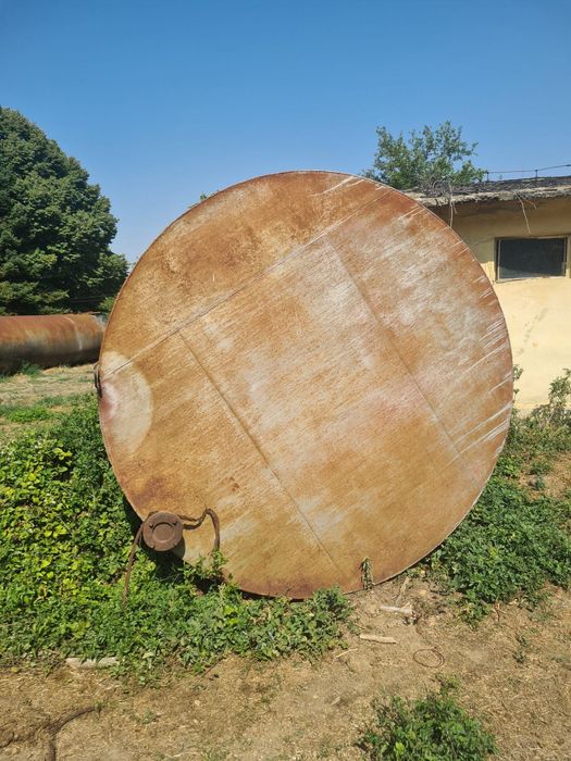 Продавам 2 броя цистерни