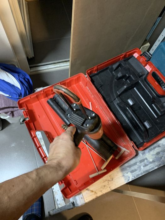 Pistol manual Hilti
