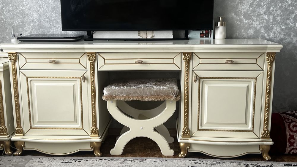 Продаю тумбу с пуфиком