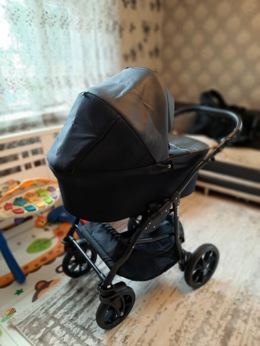 Продаётся коляска 2 в 1, Pituso Nina  производство Польша,.