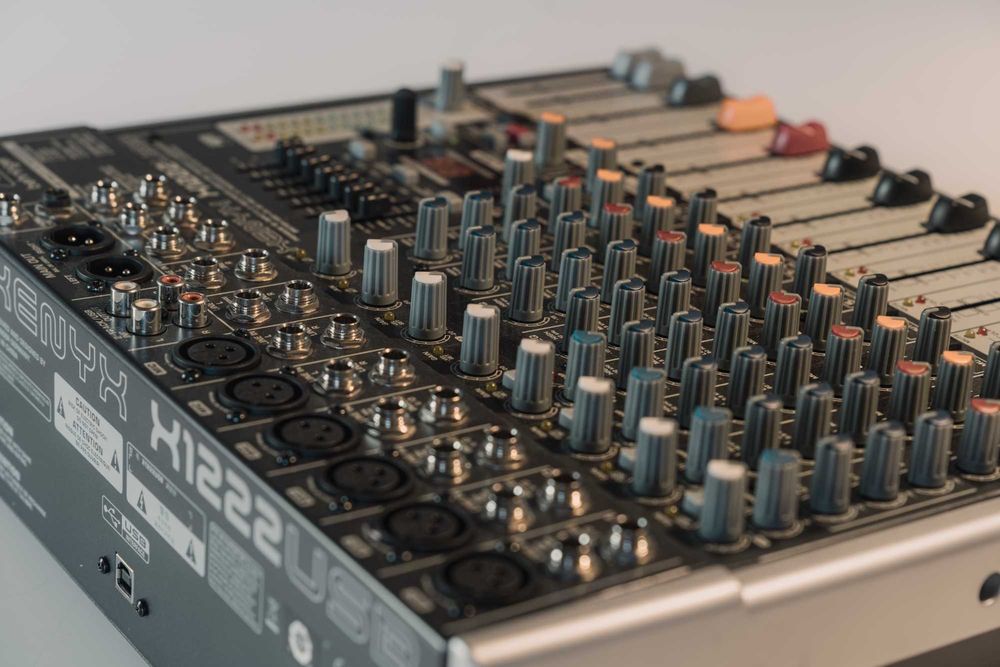 Mixer Behringer XENYX X1222USB - stare impecabilă in garantie