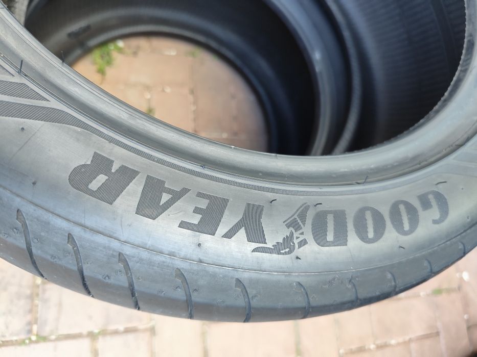 2 anvelope de vara Goodyear 275-40-18