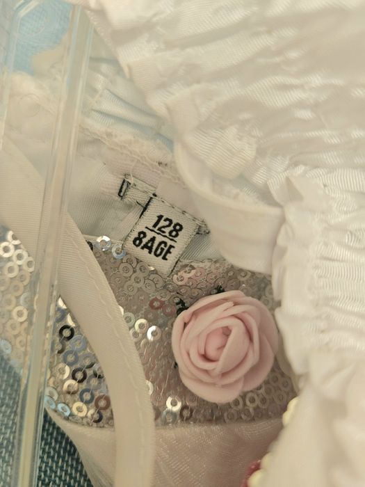 Платье  белое. Новогоднее.