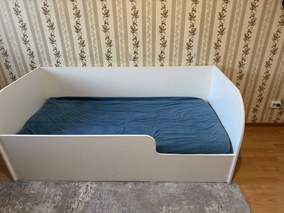 Продам две кровати + матрасы