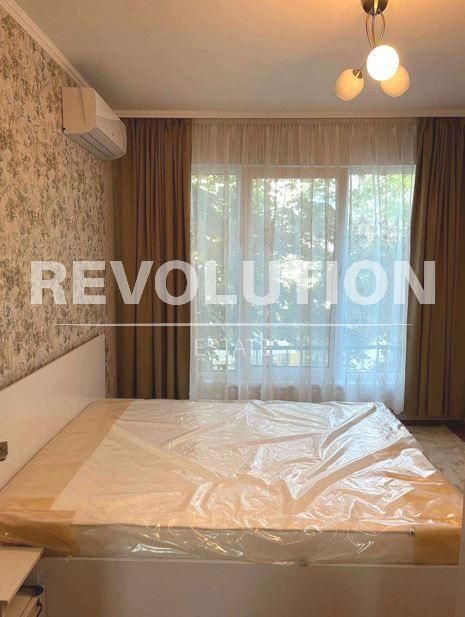 Дава се под наем Тристаен апартамент в Варна, Център - 76 кв.м за 747.66 € - Снимка #3