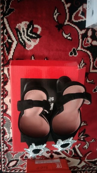 Продается  черный  босаночки