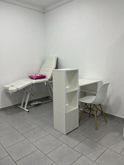 Место маникюристу