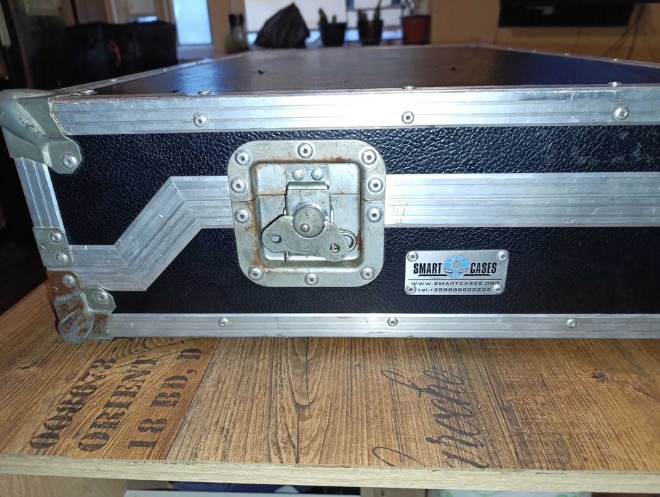 Твърд кейс за DJ музикант