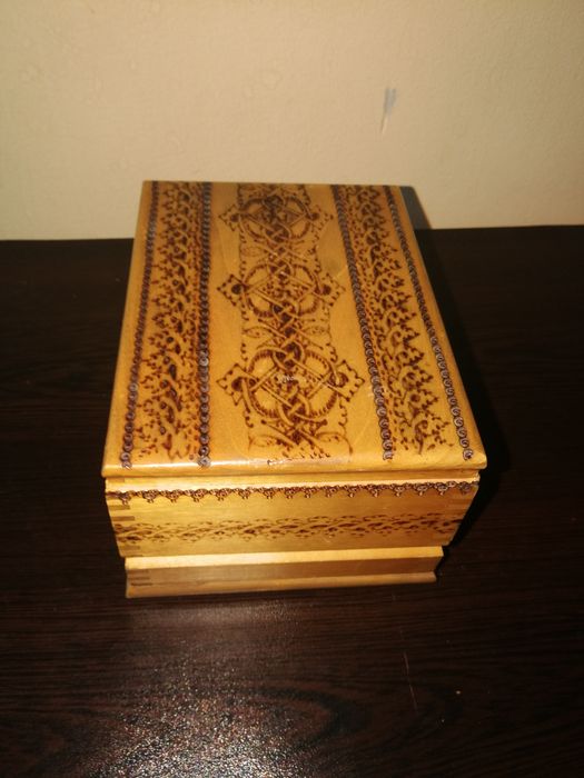 Малко буренце, дървена кутия , стара бъкличка, подносче, медни бакъри