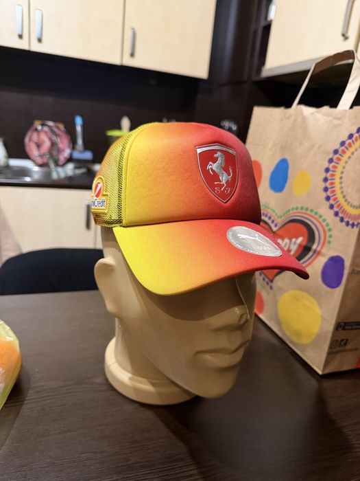 +Подарък, Чисто нови шапки Ф1 Ферари,Макларън, Ред Булл, Мерцедес