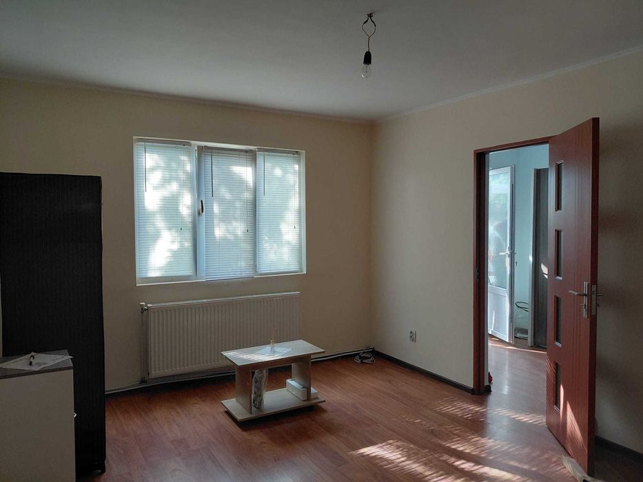 Ap  de vanzare renovat , 2 camere, loc. Barlad,  Aleea Parc nr 33etaj 3. Pret 50000 eur negociabil Tel  0752510322/ 0745986557