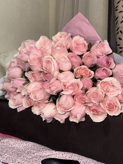 Огромный букет из королевских бутонов