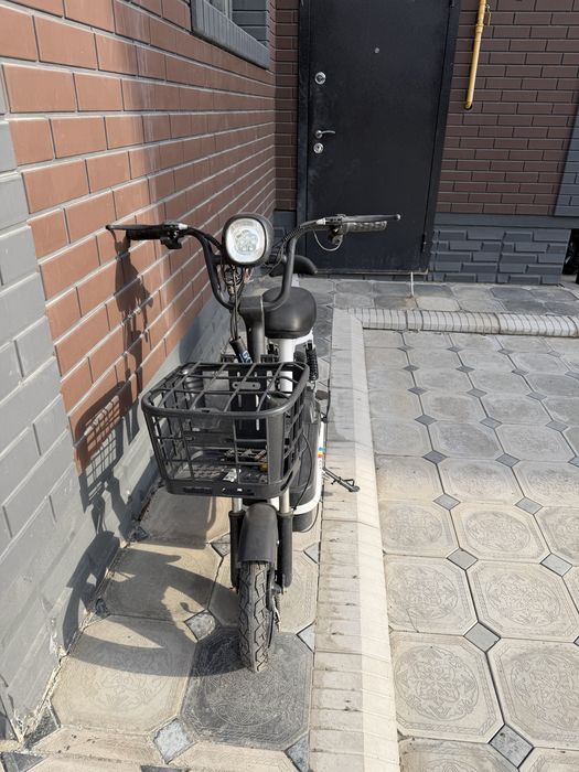 Мопед, машина , велосипед