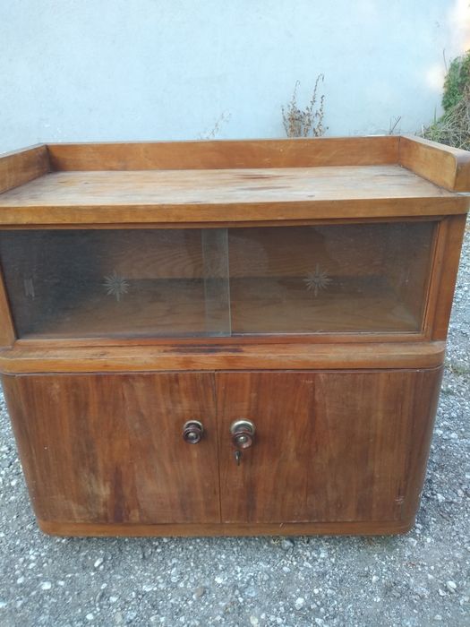 Ретро  шкаф ,стъклена витрина .