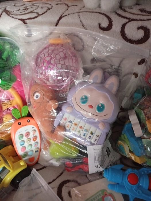 Игрушки, в одни руки