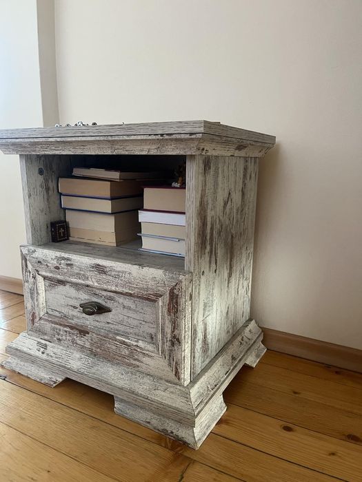 Етажерка стена largo и шкаф 
Ширина-30 см
Височина-40см
Етажерка за ст