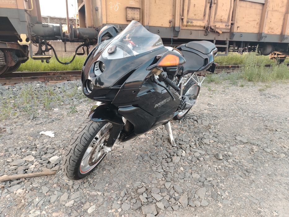 Vând Ducati 749 an fabricație 2004