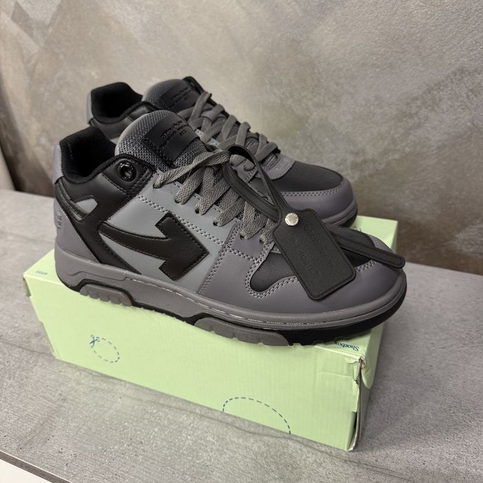 Off-white be right back / out of office