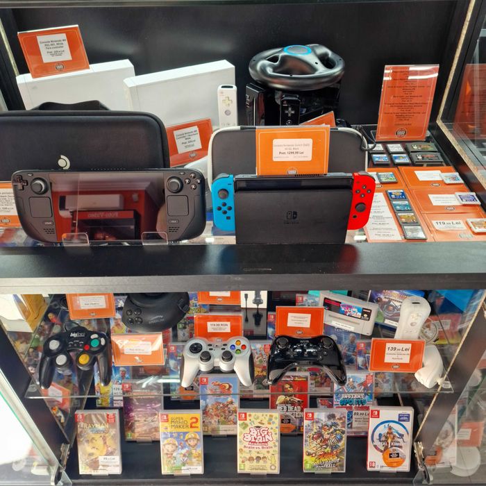 Consola Nintendo Switch V1, Joy-Con Compatibil Negru/Galben + Joc NBA 2K Playgrounds 2 | Garantie 12 Luni | UsedProducts.ro