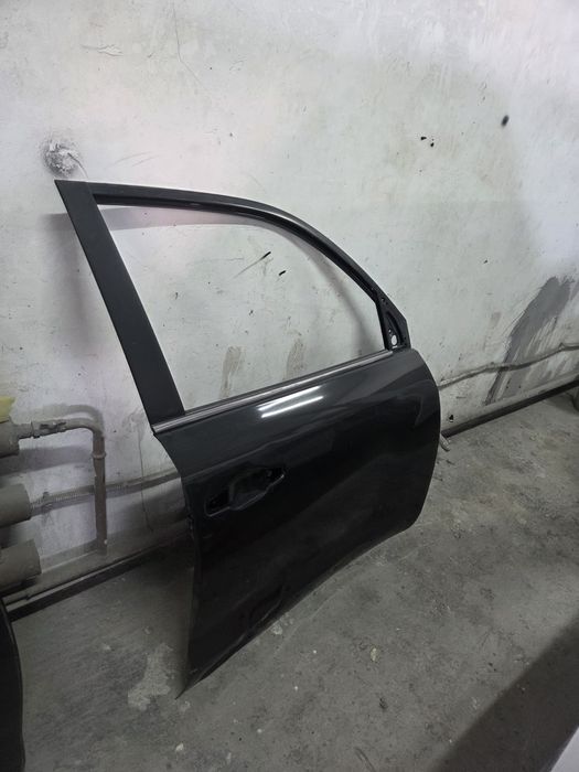 Двер от Тоиота 2 шт