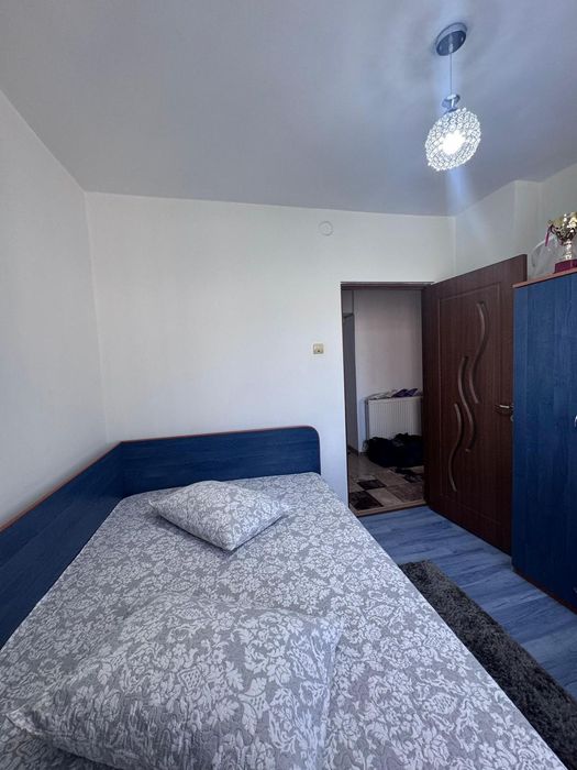 Apartament cu 4 camere decomandat