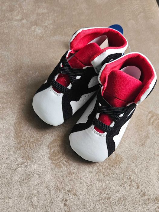 Adidasi tip sneakers, marime 13-18 luni