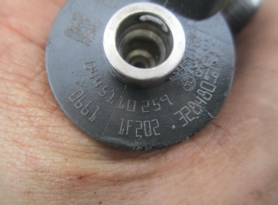 Injector Volvo V50 1.6 D 0445110259