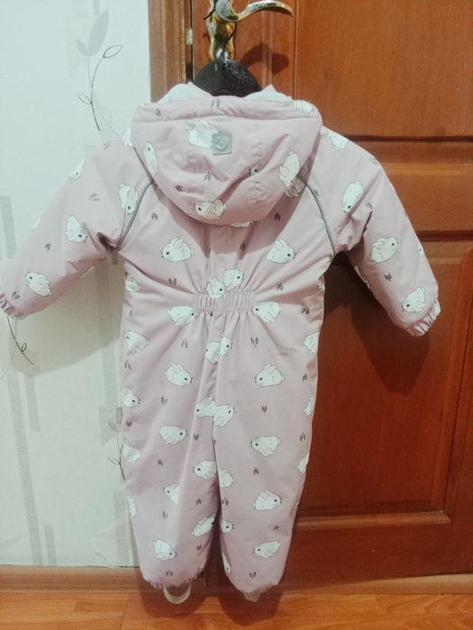 Продам детский зимний комбинезон на девочку