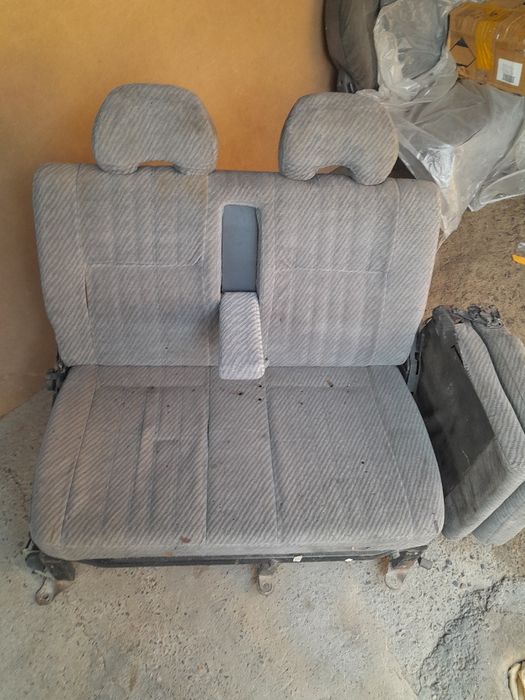 Сиденье второй ряд делика квадрат