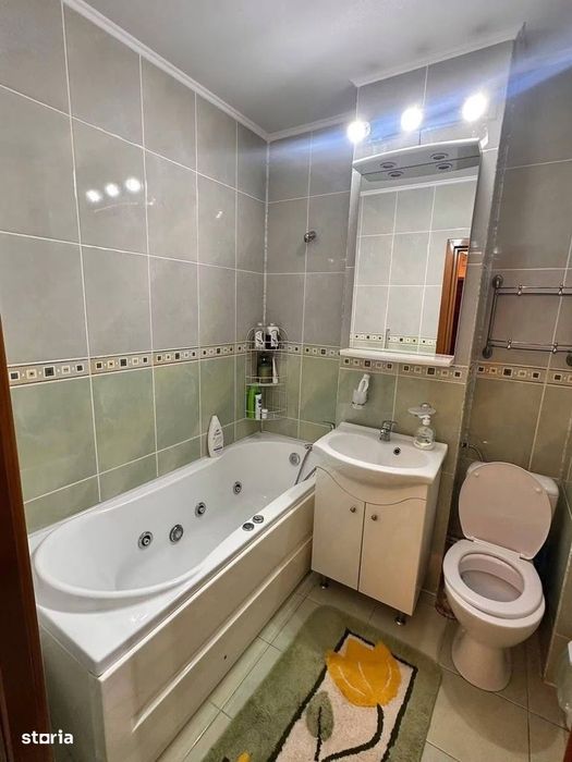 De vanzare apartament cu 3 camere si balcon, mobilat si utilat