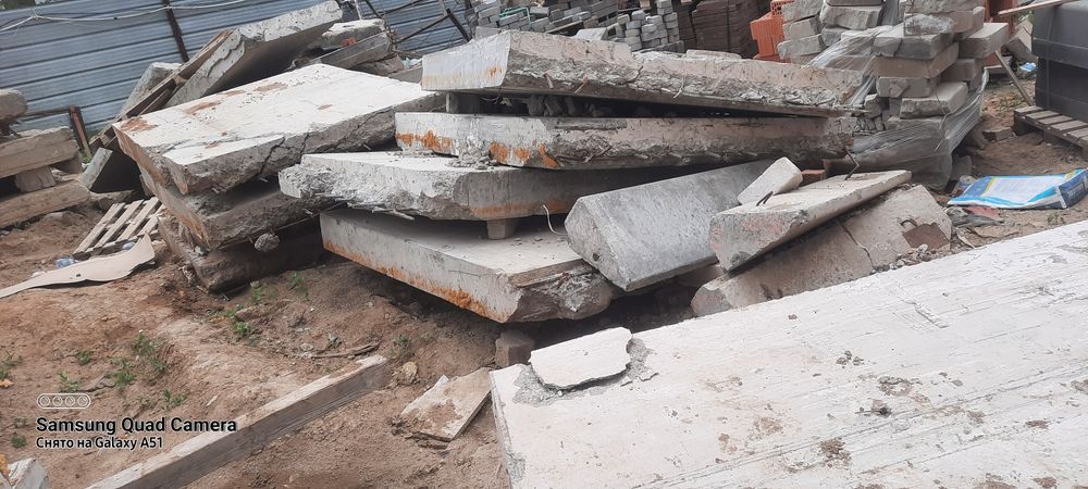 Плиты беплатно  отдам