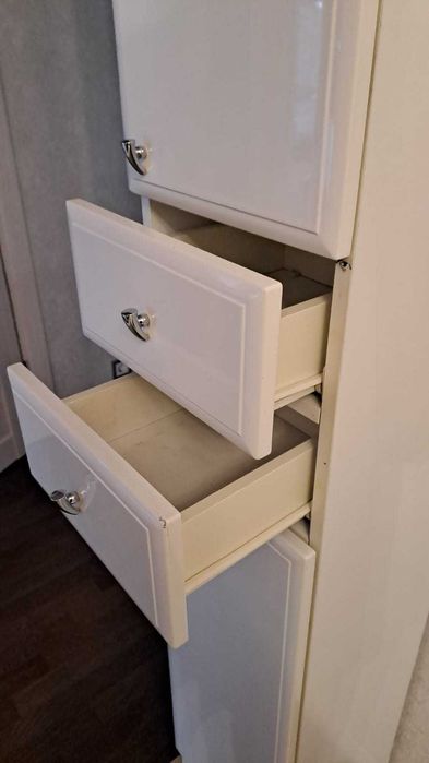 Шкаф-пенал для ванной