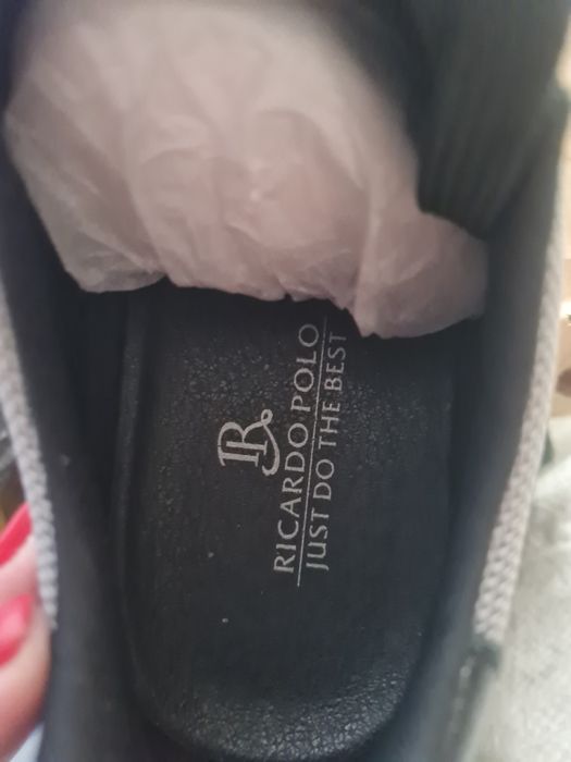Продам стильные кроссовки Ricardo Polo, модель Anemone.