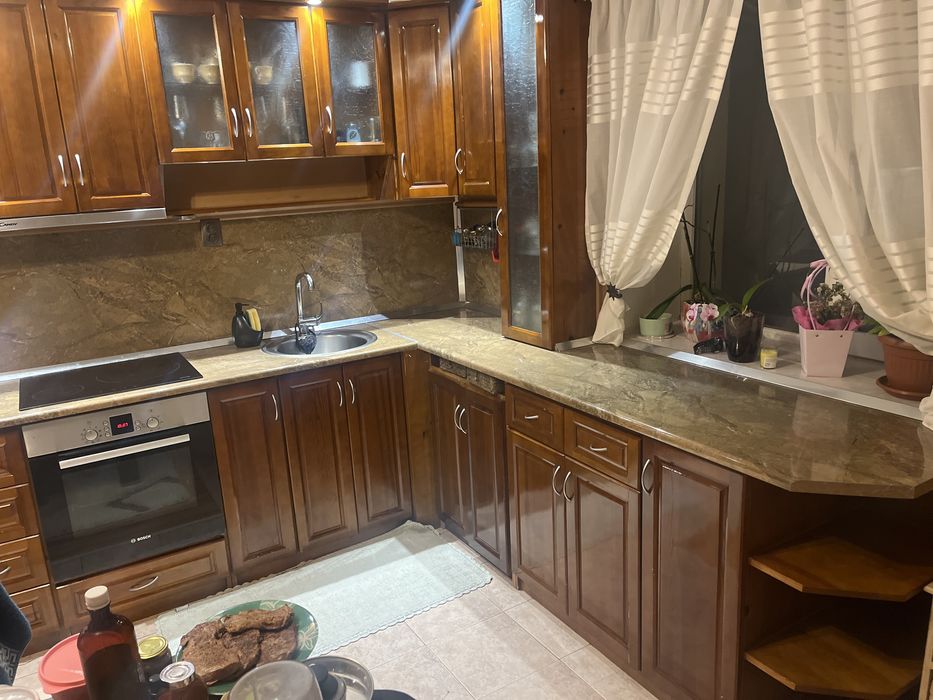 Кухня от масивно дърво