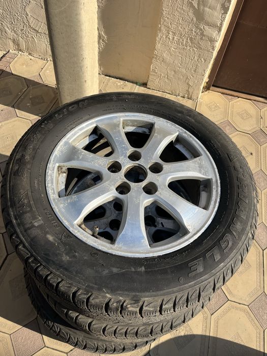 Продам диски с шинами от тойоты