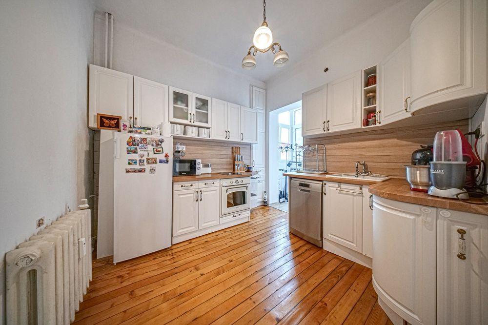 Продава се Тристаен апартамент в София, Център - 110 кв.м за 2759 €/кв.м - Снимка #3