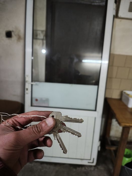 Алуминиева врата