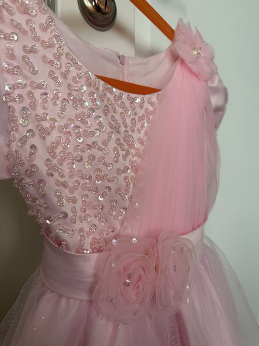 Платье для девочки нарядное, красивое