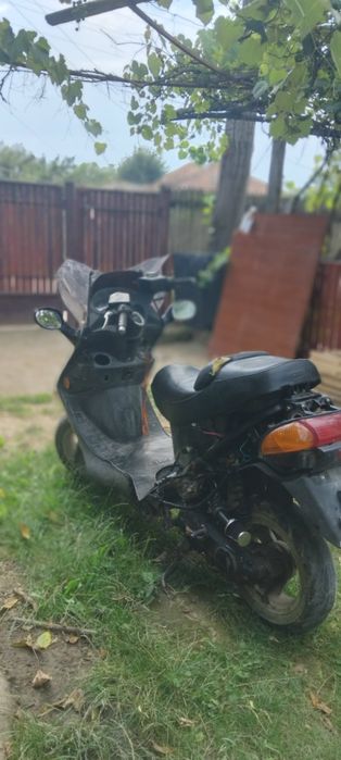 scuter kymco dink 49cc SCUTERUL ESTE VOPSIT POZELE SUNT INAINTE DE VOPSITERE ofer video cu scuterul acum
