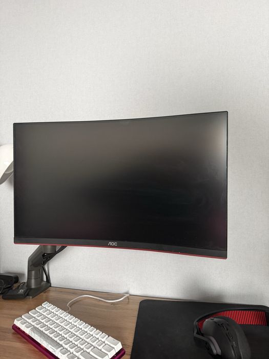 Монитор AOC 144 hz 24’ изогнутый
