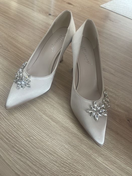 Официални обувки на ток