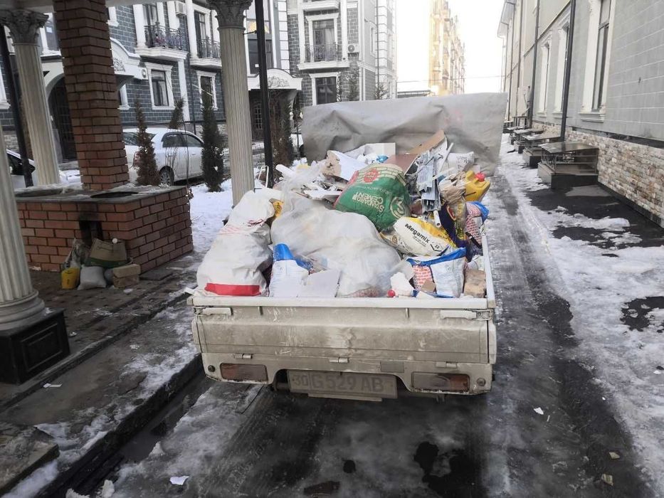 Вывоз любого мусора имеются грузчики