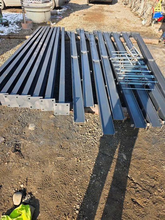 Vând structuri metalice