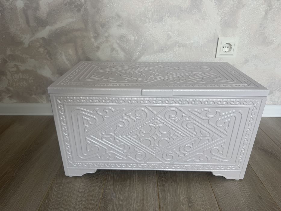 Новый красивый сандык (сундук)