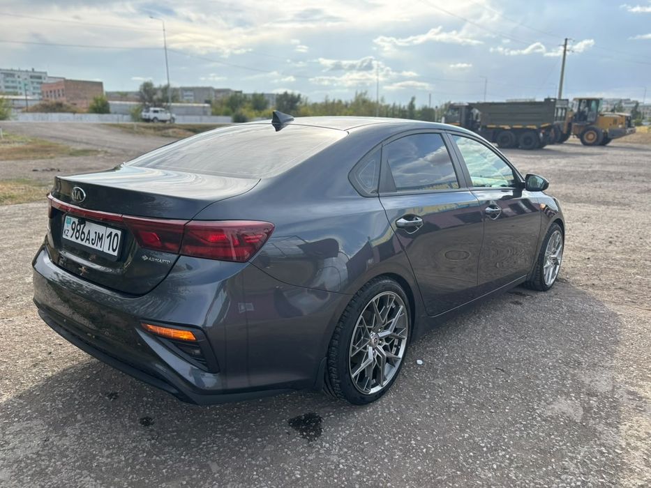 Продам авто Kia cerato 2019год