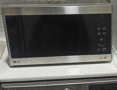 Продаю LG 42L Микроволновка. (MH8265CIS)