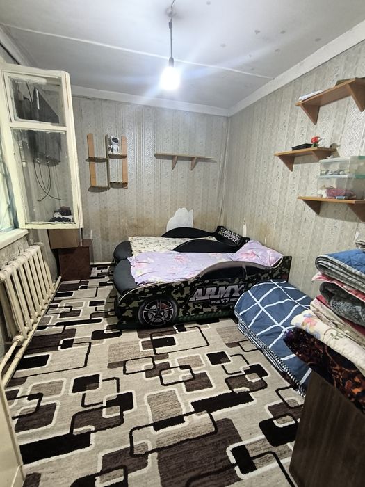 Сергели Спутнике 3.  3 х ком. Первый этаж. Выход в город . В деревянно