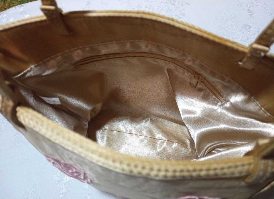 Нарядная сумочка и перчатки для девочки